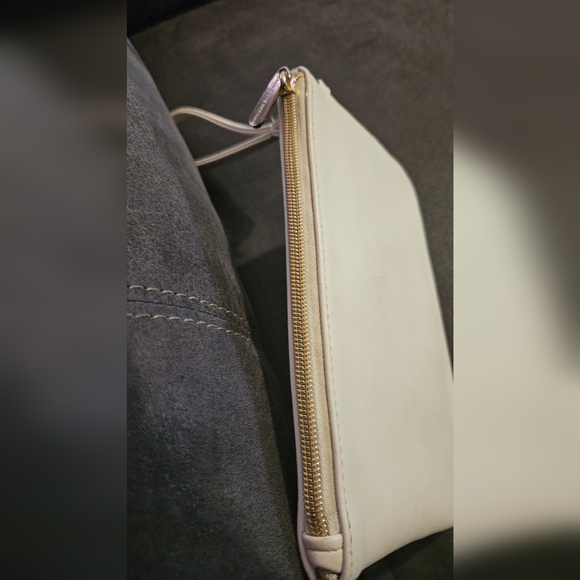 ADRIENNE VITTADINI Cream colored Wristlet - Picture 9 of 14